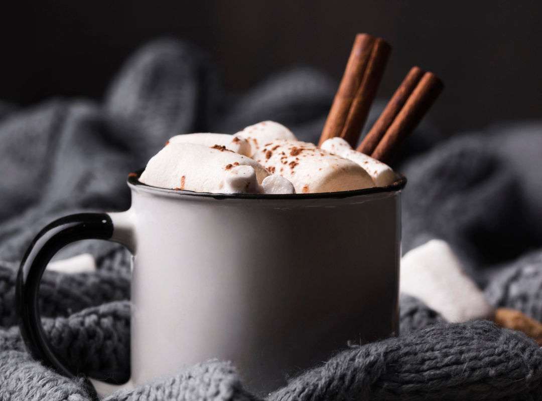 Chocolademelk met koffie voor koude dagen