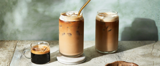 IJskoffie maken: het beste recept + het verschil met cold brew